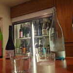 日本酒バー　雲レ日 - カウンター席から