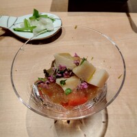 浩也 東京前 - 鮑とお出汁のジュレ　その下にじゅんさい　