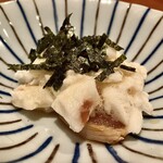 みつ - 「お通し（税抜￥不明）」カツオのたたきに、梅が和えられたざく切りの山芋でした…
