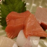 日本料理あじさい - 中トロは脂乗りも良い感じなので、味わいも旨味シッカリ