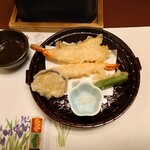 日本料理あじさい - バラしてみた

ししとう、さつまいも、海老、エリンギだった