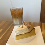 エリック・ローズ - 『デカフェオレ(iced)』
      『パンプキンキャラメルチーズケーキ』