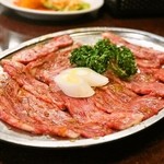 焼肉 京城 - 2014.3 上巻ロース（2,300円）タレ 2人前