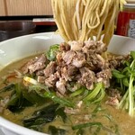 Chuuka Soba Fujita - 麺にしっかり絡むゴマ、旨味持ち上げてきます