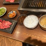 Yakiniku Ushikane - 