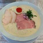 ラーメン家 あかぎ - 鶏白湯しょうゆ+味玉ハーフ