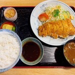 幸味亭 - チーズかつ定食 ロース 1450円（込）。