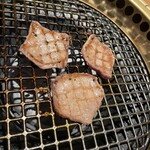 Wagyuu To Tan Yakiniku Tomi - 