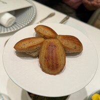銀座 レカン - タジャスカオリーブのマドレーヌ
