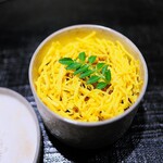 新ばし 星野 - ウナギの蒸し寿司。星野さんは鰻をとても上品に作り上げる。