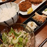 Chuuji Shokudou - サラダは別皿で。