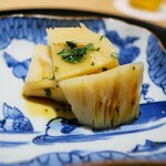 新ばし 星野 - 真っ黒な筍、むいて出されると、その味わい、香り、素晴らしい。