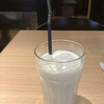 デリー - ラッシー(席を移動してサービス提供)