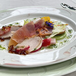 JiProign - オードブルのデザインは今年初めてかものパピヨン風。うちでは今日15匹目のアゲハが終齢幼虫に達して、2匹がサナギ化活動中。来週中に羽化する運び^_^