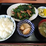 光屋 - ニラレバ定食