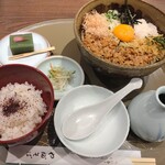 やぶそば - 納豆蕎麦の余った具材を一口ご飯に乗せて食べます