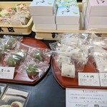 みのや本店 - このほかにもいろいろ和菓子豊富です