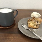 SoLana cafe - カフェラテとスコーン