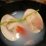 車力門 ちゃわんぶ - 26年3月　蛤潮仕立て椀　京人参、結び三つ葉