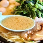 Yokohama Iekei Ramen Sumiyoshiya - ガツンと濃厚な豚骨醤油スープ