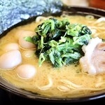 Yokohama Iekei Ramen Sumiyoshiya - 醤油ラーメン＋うずら＆ほうれん草