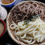 山の谷うどん - うどん・そば合い盛り550円