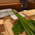 銀座 しのはら - 端午節句にちなんで菖蒲を