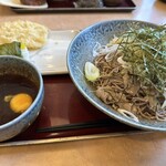 Soba Taikotei - 肉もりそば大盛り れんこんの天ぷら 高菜で巻いたたくわんおにぎり