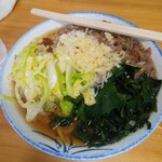 teuchiudonshimbori - 肉わかめうどん中