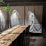 黒さつま鶏 煉火 - シックな店内