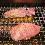 焼肉包菜・牛鉄鉄韓 - 厚切り生タン塩