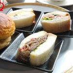 ホテルニューオータニ幕張 ザ・ラウンジ - すき焼きサンドイッチ