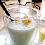 ホテルニューオータニ幕張 ザ・ラウンジ - タイムサービスのメロンシェイク