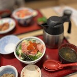 Tsukiji Shokudou Genchan - 特選海鮮贅沢丼