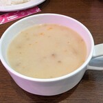 Sen En Suteki Sutekihausu Hachihachi Junia - マッシュルームスープは中毒性あり。サラダコーナーのコーンを入れてもgood!