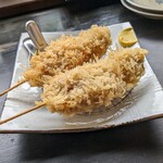 とんかつ 金重 - 串かつ　豚肉のみで間に玉ねぎ等が挟んでないです、持帰りしましたが冷めても美味しかったです。