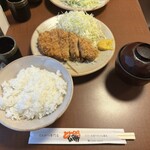 卯作 - ロースカツ定食