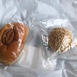 Iwate san bekkari - 人気No.3岩手山クリームパン 255円　人気No.1もっちりあんドーナツ 163円