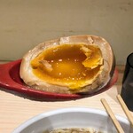 Shibuya niboshi chuuka soba kawashima - 味玉　断面