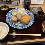 徳川町 ぶた福 - ご飯とキャベツは一回お代わりできます