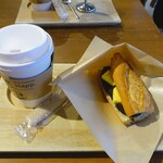 Marunouchi Happ. Stand & Gallery - あんバターサンドとカフェラテ(HOT)