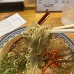 元祖赤のれん 節ちゃんラーメン - 麺はいわゆる博多ラーメンのアレ