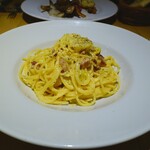 Osteria UVA RARA - やまと豚ベーコンと春キャベツのカルボナーラ スパゲッティ