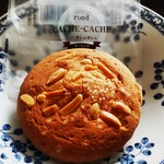 ブランカ - スライスしたアーモンドをトッピングしてあります。