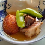 Nihon Ryouri Kyouto Hanagoyomi - インカのめざめ饅頭と国産牛の煮込み　スナップエンドウ添え