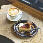 ACTUAL KYOTO - クラッシックバスクチーズケーキセット　ドリンク付　税込1300円
                                　カフェラテと共に。　
                                