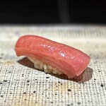 Sushi Nishizaki - ■はがし
                        色気があって、艶々です♪
                        稀に、スジが気になるトロもありますが、はがしなら旨味だけを楽しめるので、大歓迎！
