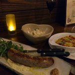 ツキアカリ - 自家製ソーセージ・ポテトサラダ・トマトとアボガトのグラタン