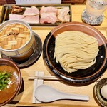 Tomita - つけ麺中(250g)1,500円、焼売・味玉バージョン1400円