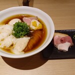 Chuuka Soba Okabe - 特製中華そば(えびワンタン入り)1650円